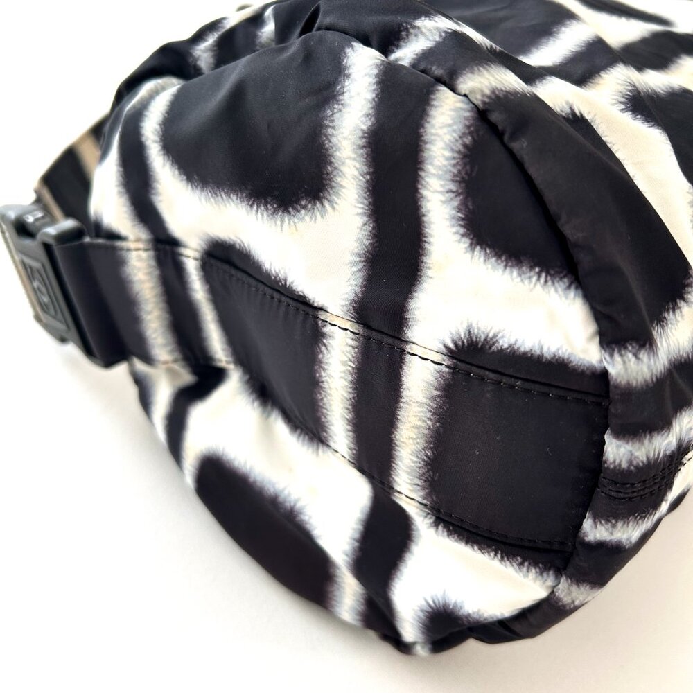 CHANEL Black and White Patterned Shoulder Bag with Leather Logo Patch - Picture 9 of 15